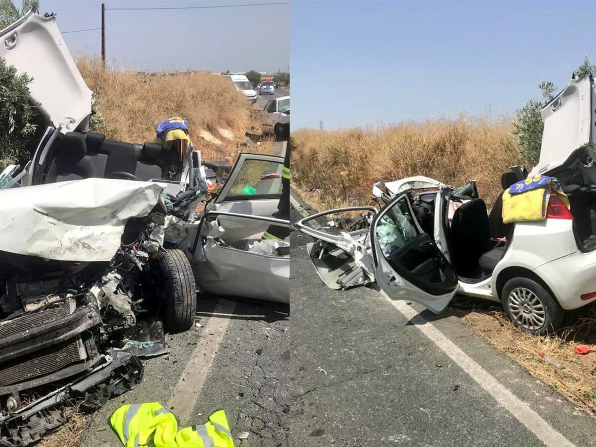 El accidente se produjo en la A-8052 entre Bollullos y Almensilla. Foto de Bomberos del Aljarafe.