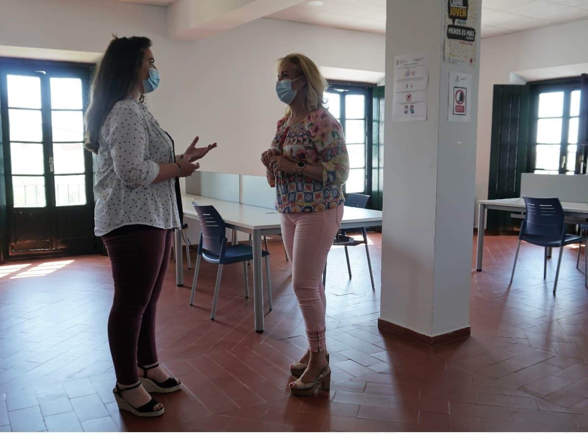 La alcaldesa, Carmen Herrera, y la delegada de Cultura, Ángela de la Rosa, han visitado las instalaciones,