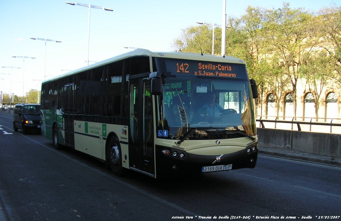 Línea 142 sentido Sevilla a Coria del Río