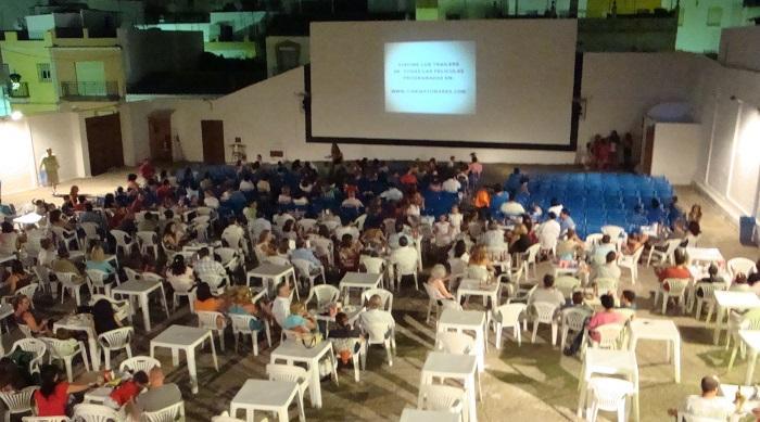 El cine de verano de Tomares cierra por primera vez en 55 años