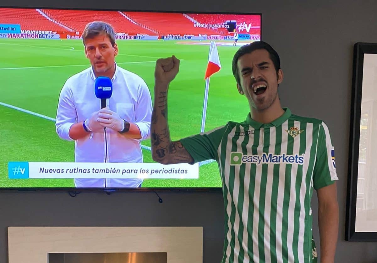 Imagen de Dani Ceballos con la camiseta del Betis subida a sus redes sociales.