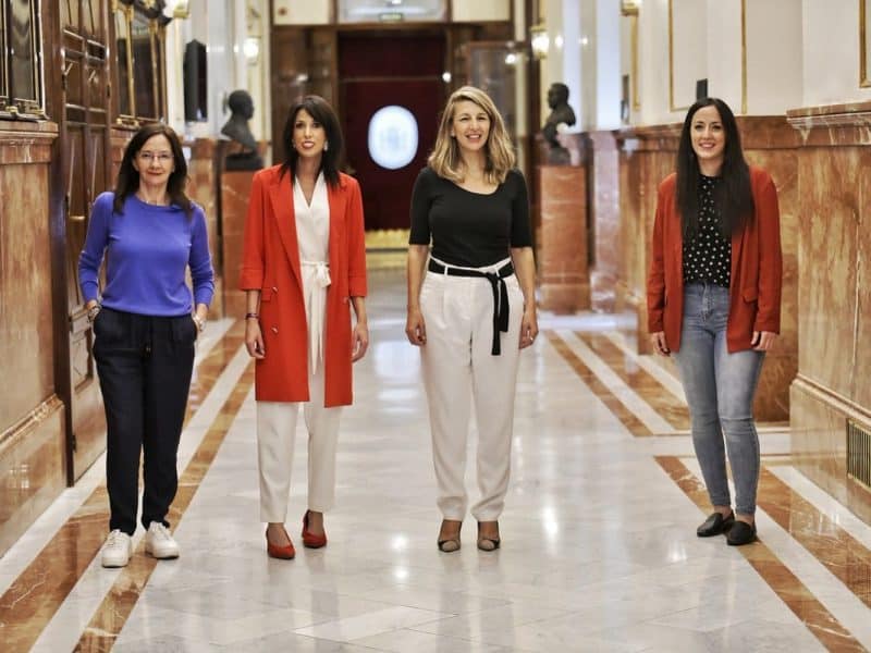 De izquierda a derecha, María Márquez, Martina Velarde, Yolanda Díaz e Isabel Franco. Foto de Podemos