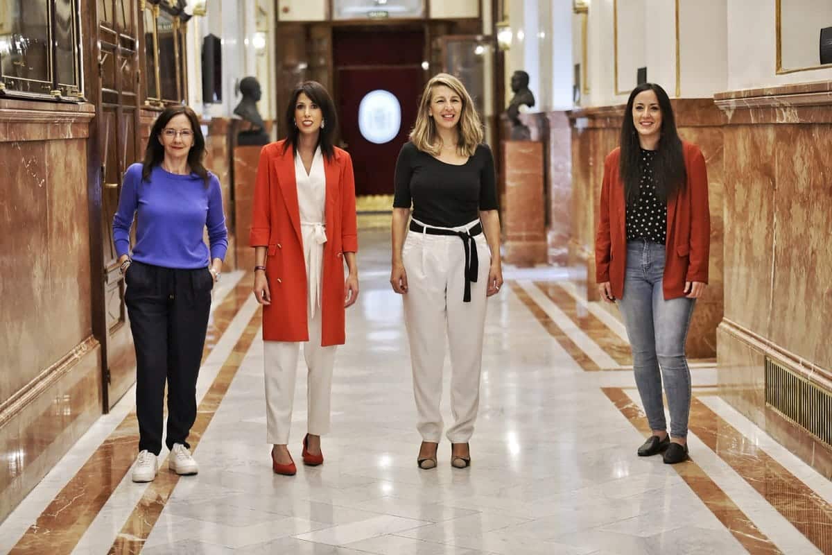 De izquierda a derecha, María Márquez, Martina Velarde, Yolanda Díaz e Isabel Franco. Foto de Podemos