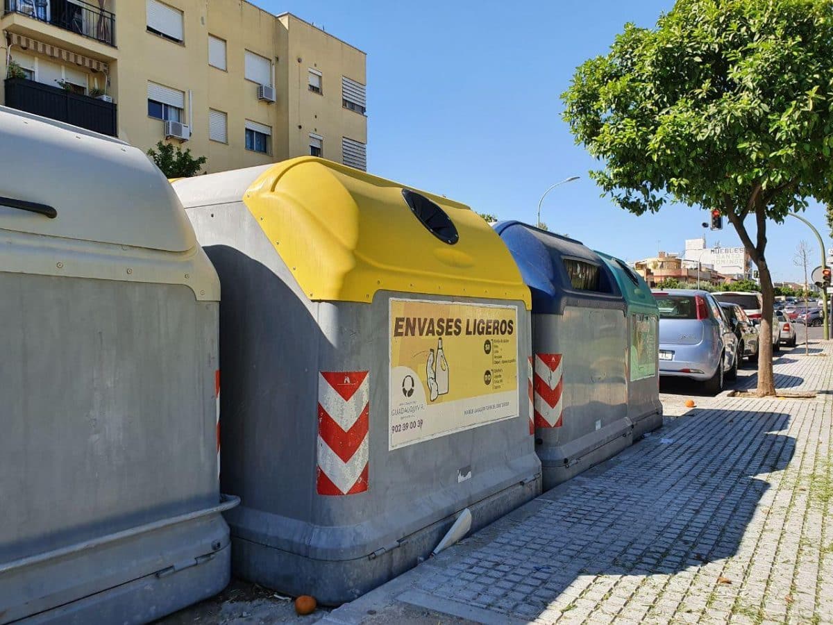 Contenedores de la Mancomunidad del Guadalquivir. Foto de Aljarafe Digital.