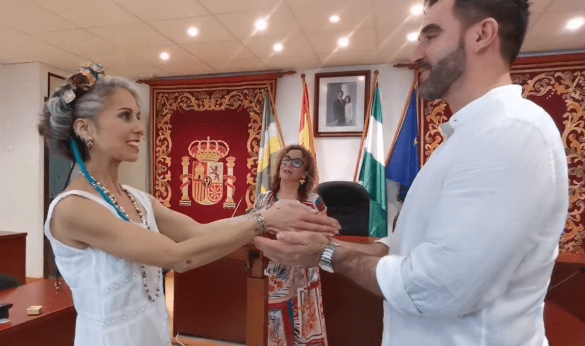 Manuel y Blanca se prometen en el salón de actos del Ayuntamiento de Bormujos