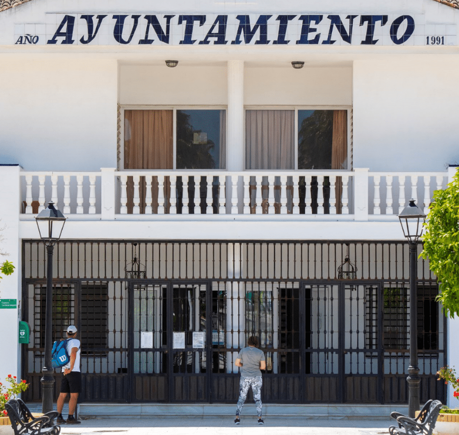 Fachada del ayuntamiento de Espartinas