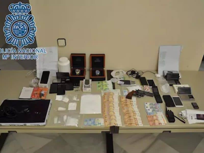 Siete detenidos y 250 gramos de cocaína incautados en la operación.