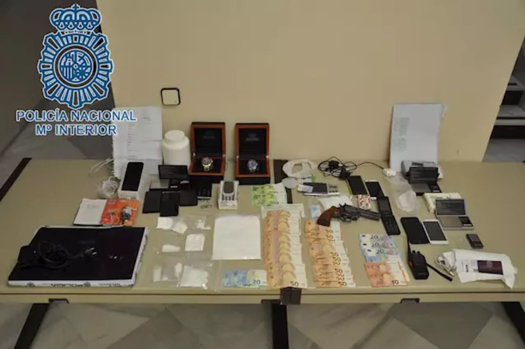 Siete detenidos y 250 gramos de cocaína incautados en la operación.