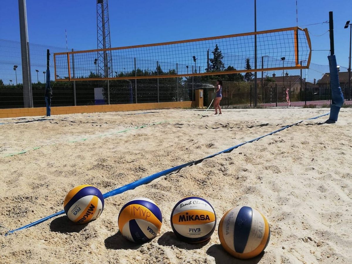 Los más pequeños podrán disfrutar del vóley playa en el campus de verano.