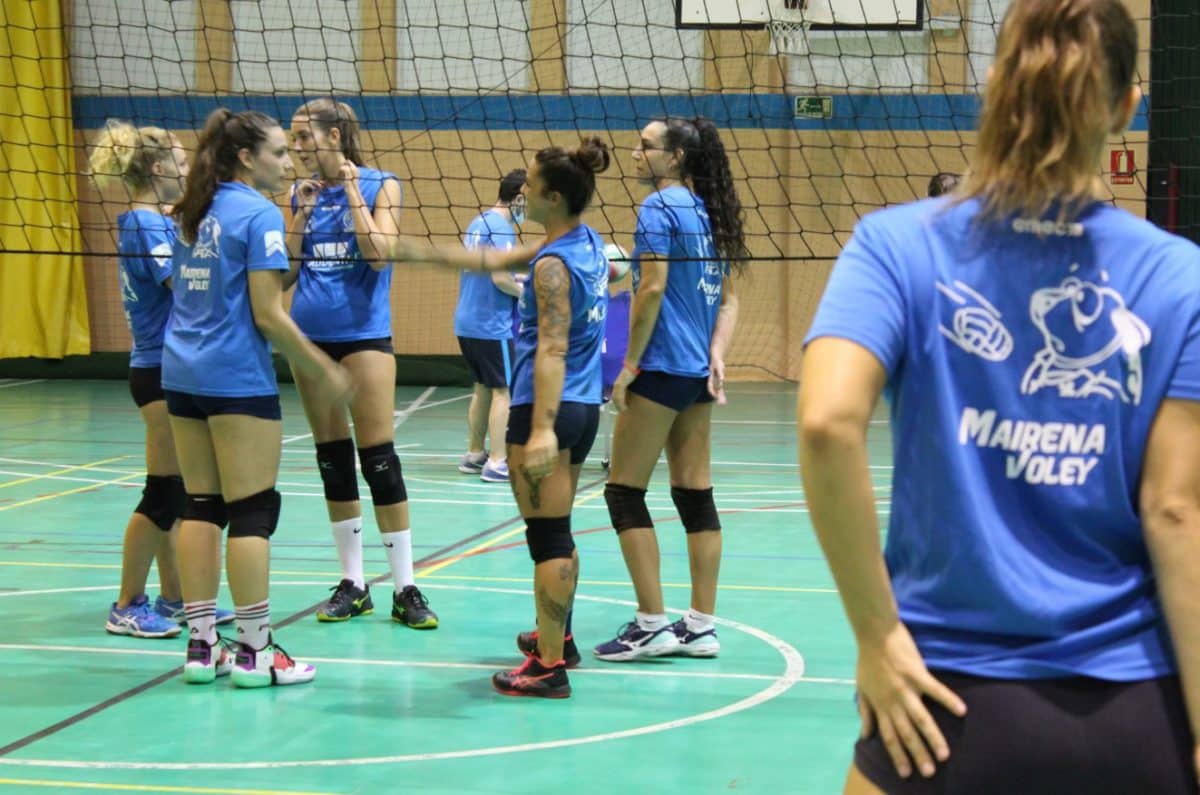 Entrenamiento de preparación de la temporada 2020/2021 del Mairena Voley Club.