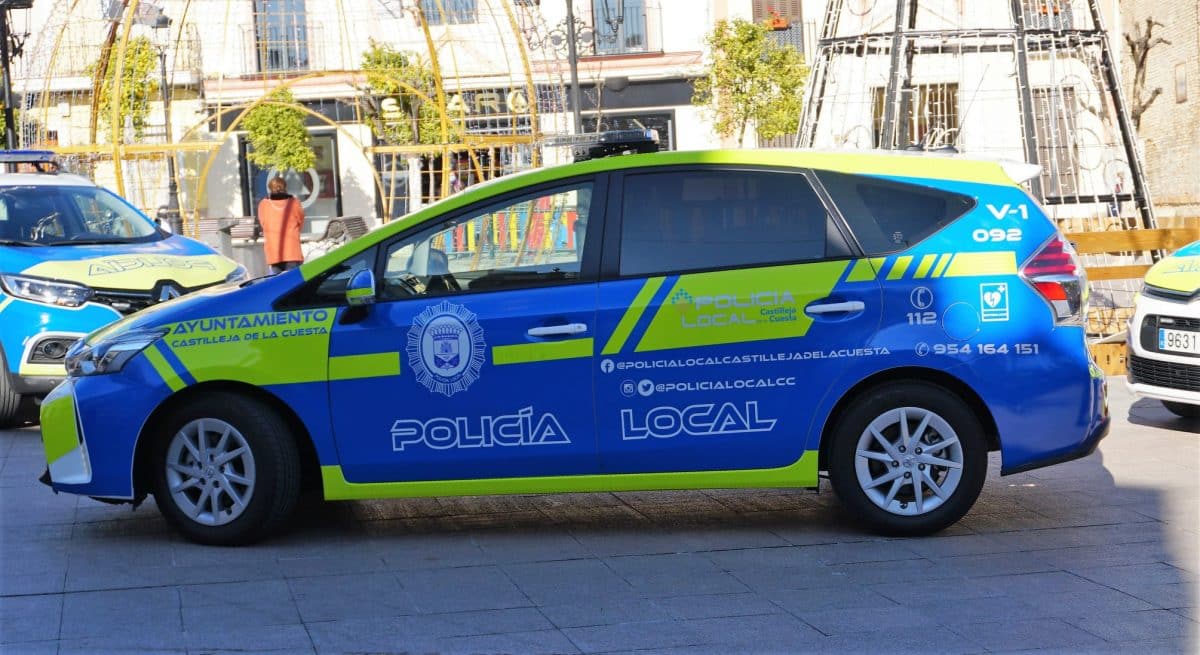 Imagen del nuevo vehículo de consumo híbrido para la Policía Local de Castilleja de la Cuesta.