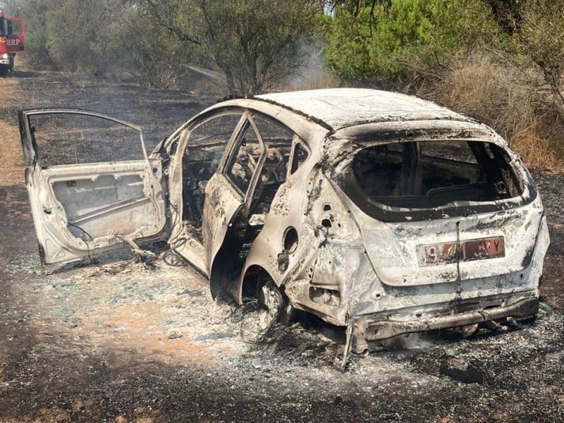 Coche robado que apareció calcinado en Mairena del Aljarafe el pasado mes de septiembre.