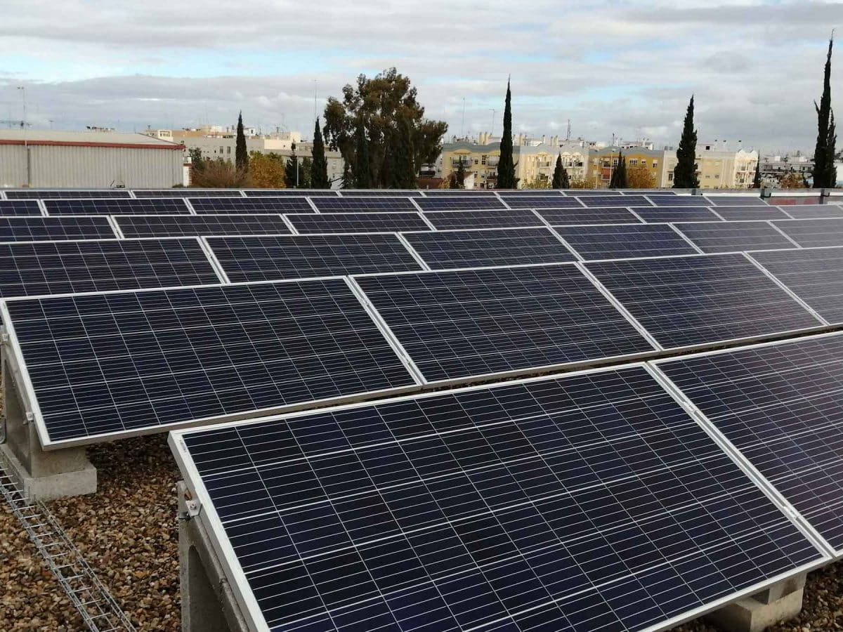 Instalación fotovoltaica en un IES de Camas /AD