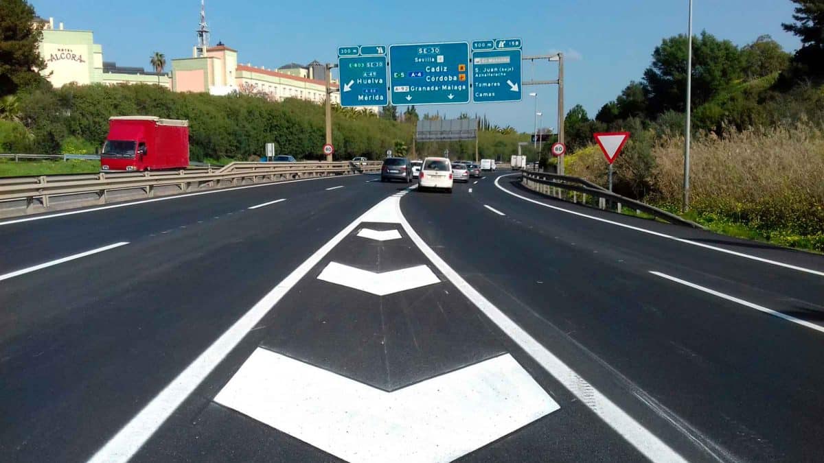 Imagen del carril VAO que une Mairena del Aljarafe con Sevilla / AD