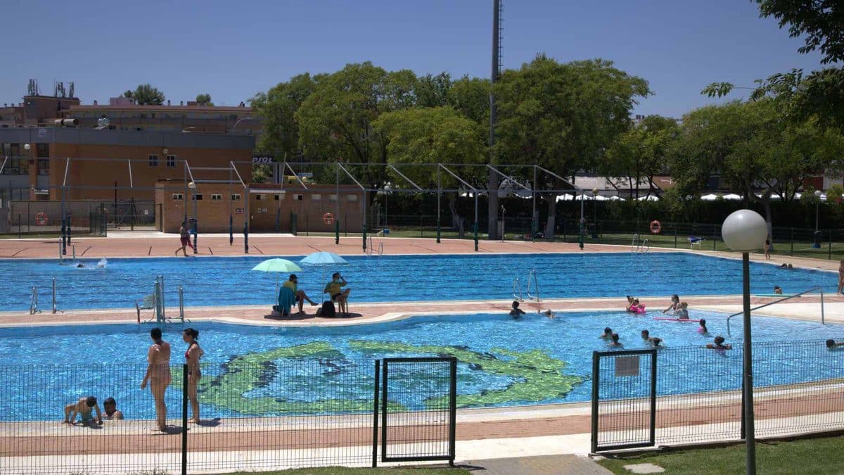 Las piscinas municipales aljarafeñas, una gran opción para combatir el calor sofocante