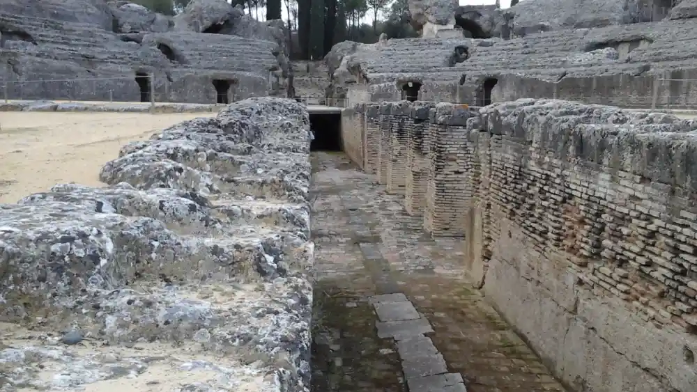 Archivo - Foso del anfiteatro romano de Itálica - EUROPA PRESS - Archivo