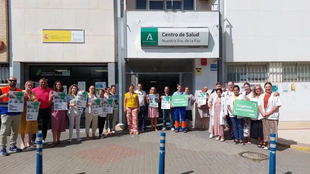 Concentración en el centro de salud de San Juan - SATSE