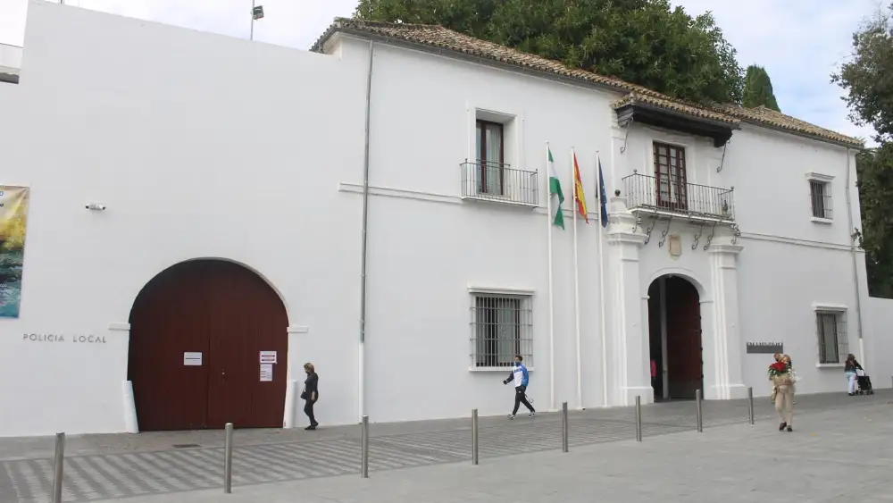 Archivo - Imagen de archivo de la fachada del Ayuntamiento de Tomares (Sevilla). - AYUNTAMIENTO DE TOMARES - Archivo