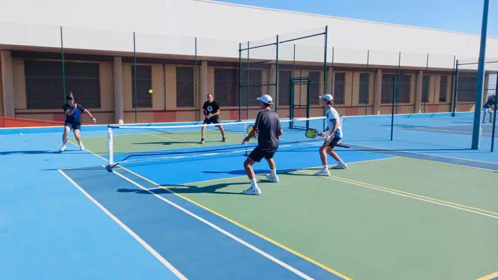 Jugadores de pickleball en Tomares