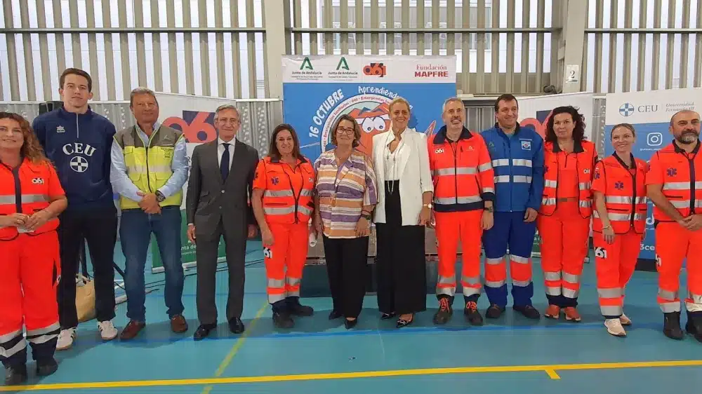 Foto de grupo de las autoridades en el XI Cardiomaratón - JUNTA DE ANDALUCÍA