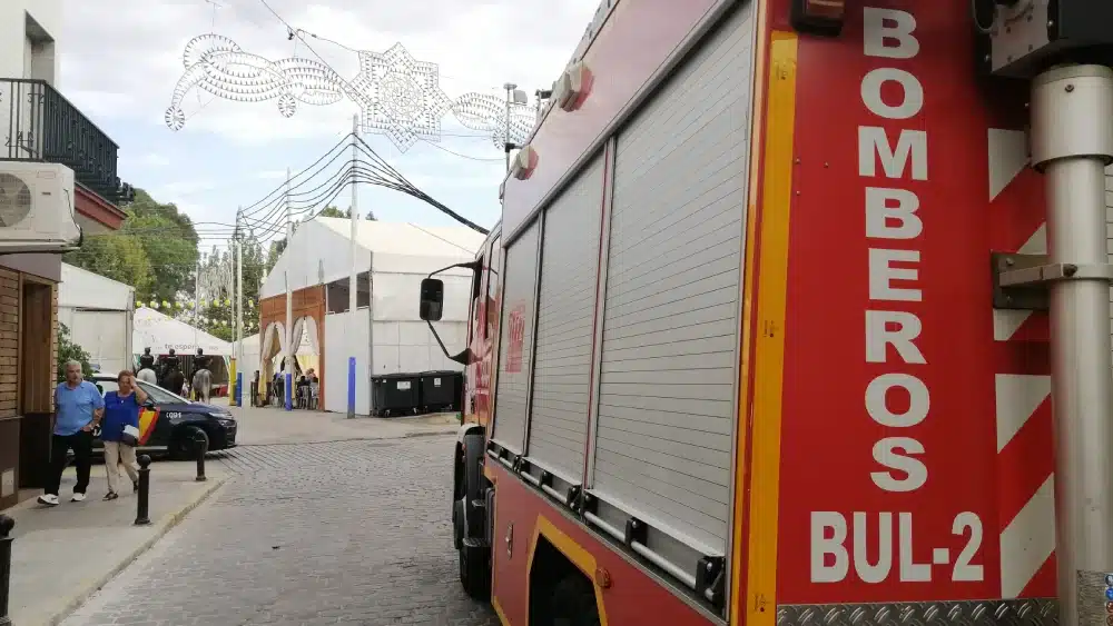 Bomberos en Coria del Río/ Archivo