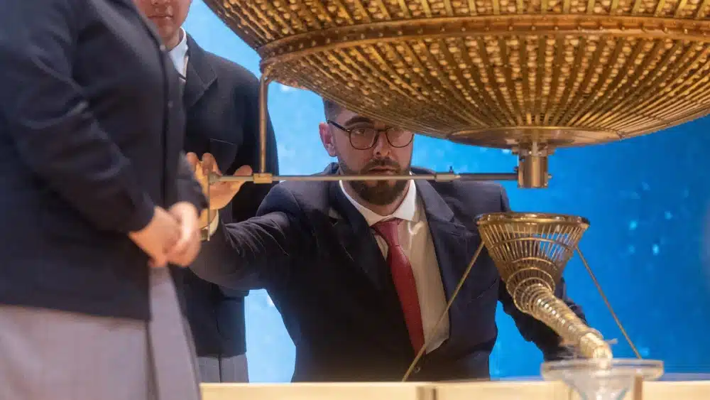 Celebración del Sorteo Extraordinario de la Lotería de Navidad 2024, en el Teatro Real, a 22 de diciembre de 2024, en Madrid (España). El Estado reparte hoy un total de 2.702 millones de euros en premios, lo que supone 112 millones más que el año pasado. - Eduardo Parra - Europa Press