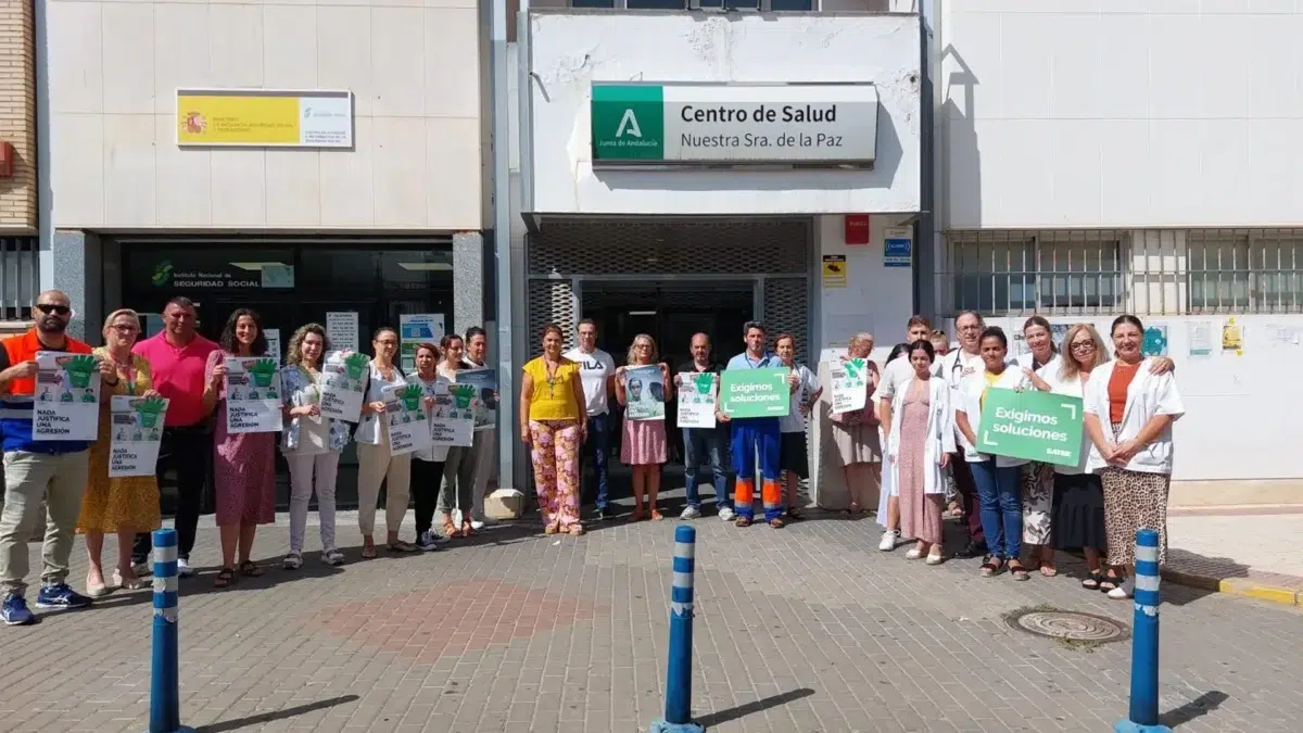 Archivo - Concentración en el centro de salud de San Juan - SATSE - Archivo