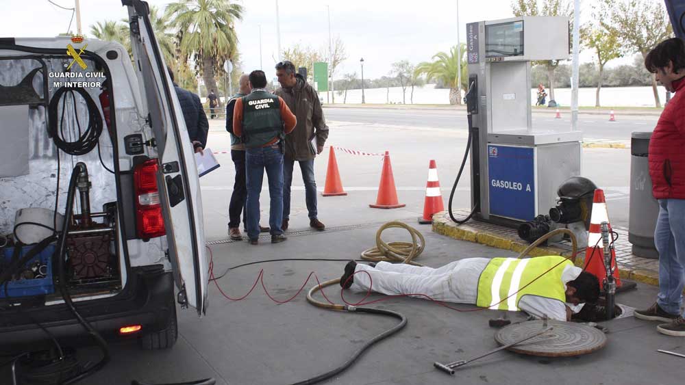 Investigación de la Guardia Civil en la gasolinera de Coria del Río investigada en la causa durante los primeros momentos de las diligencias - Guardia Civil