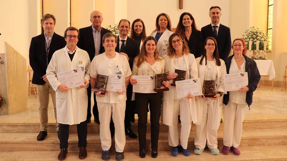 Foto de familia con los premiados en el Hospital San Juan de Dios. - HSJD